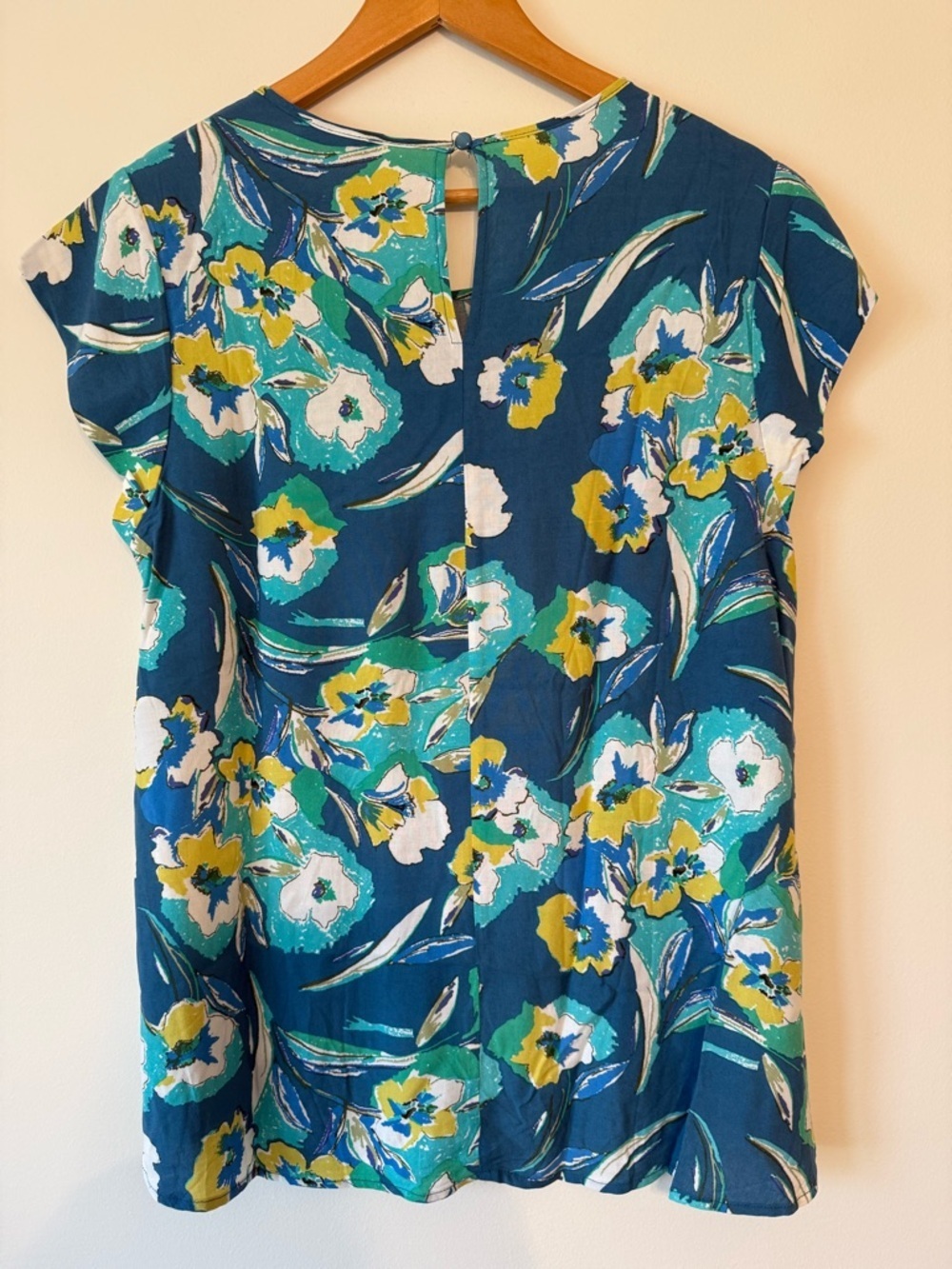 AVA CHRISTINE Floral Scoop Neck Blouse in Teal and Turquoise - Picture 2 of 6